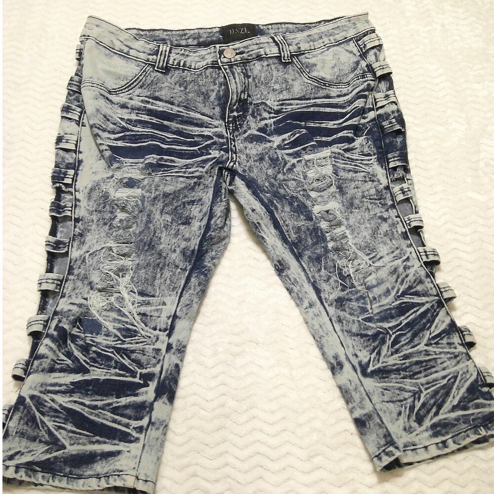 DAZL Women's Blue Jeans Capris Size 18 Acid Wash Distressed Cut Out Leg NWOT